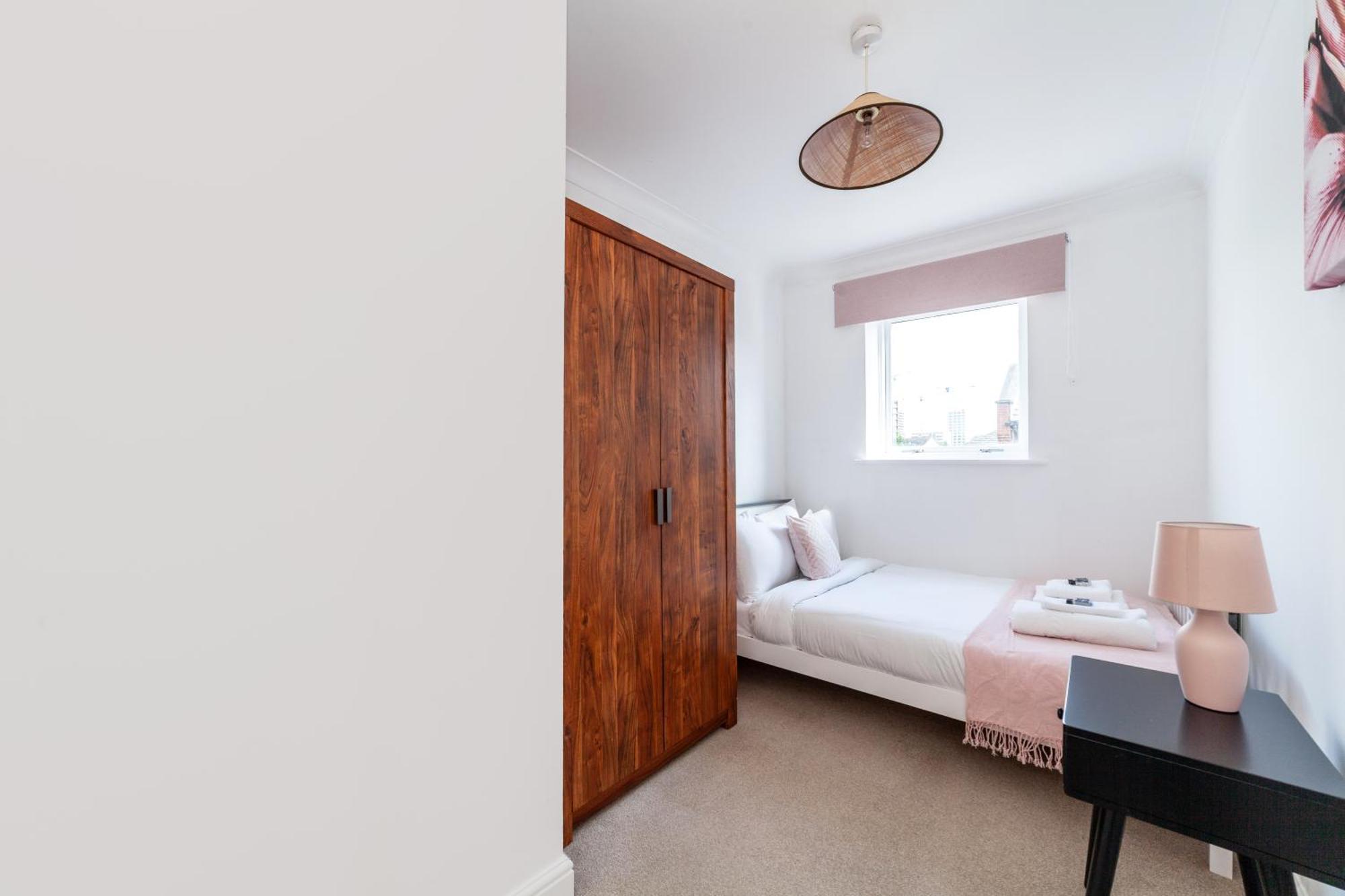 Cozy Welcoming 2br Flat Near Excel Centre Londra